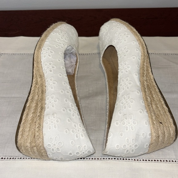 St. John's Bay Womens Reddy Slip-On Wedge Shoe in White Eyelet Size 5 - Picture 5 of 10